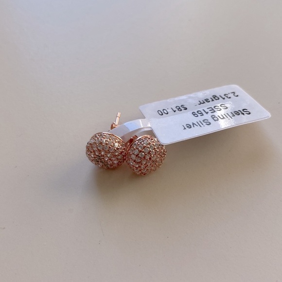 New earrings, with tags - Picture 1 of 6